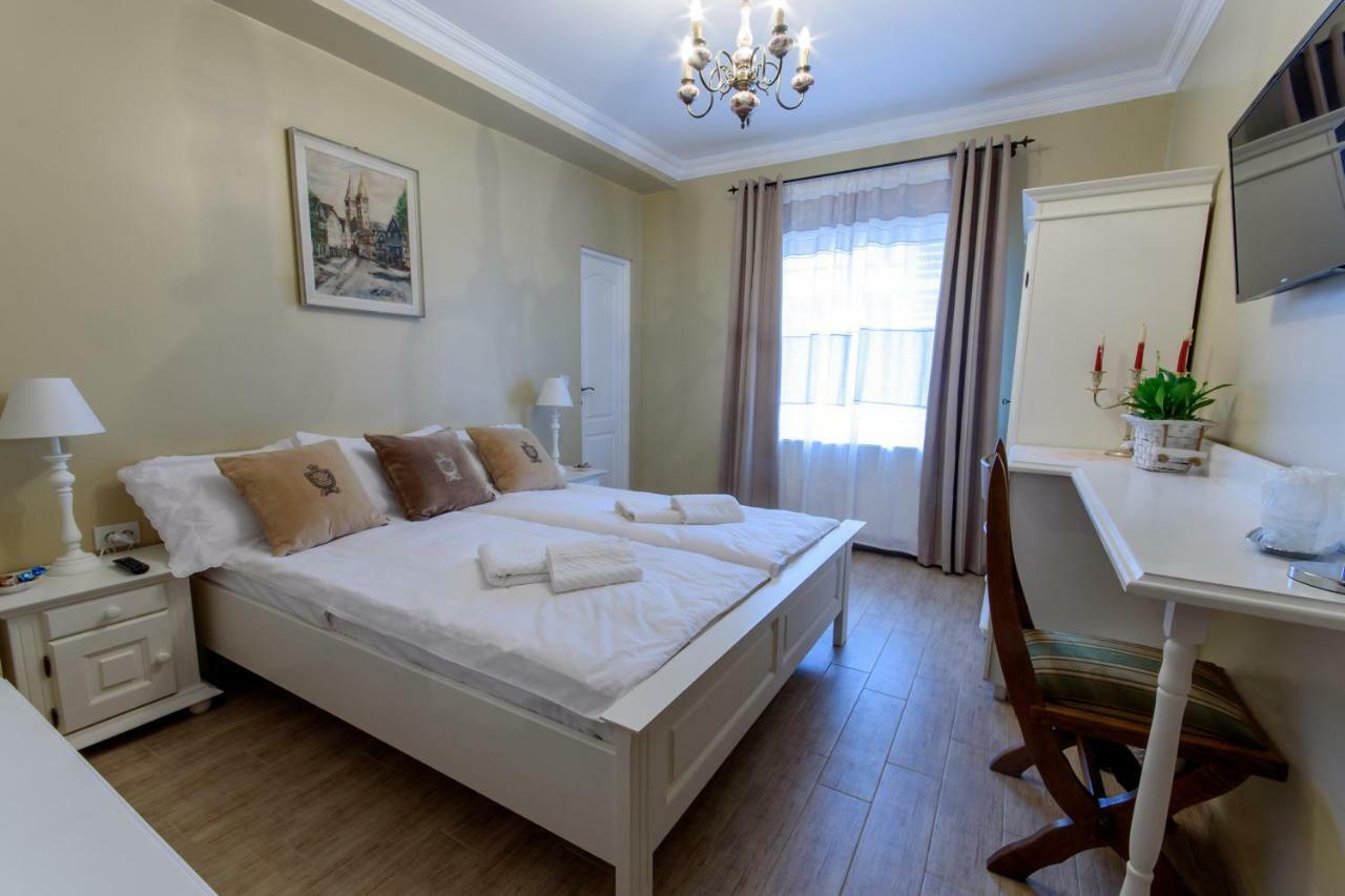 Williams House Hotel Hunedoara Exterior photo