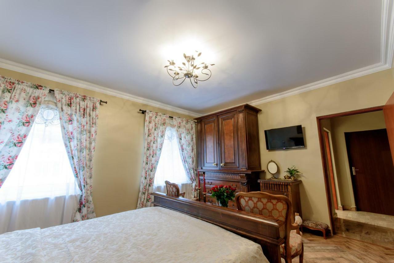 Williams House Hotel Hunedoara Exterior photo